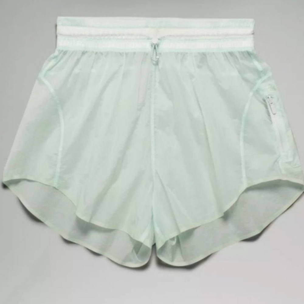 🍋NWT: LULULEMON✨ Step Out High-Rise Short - size 12